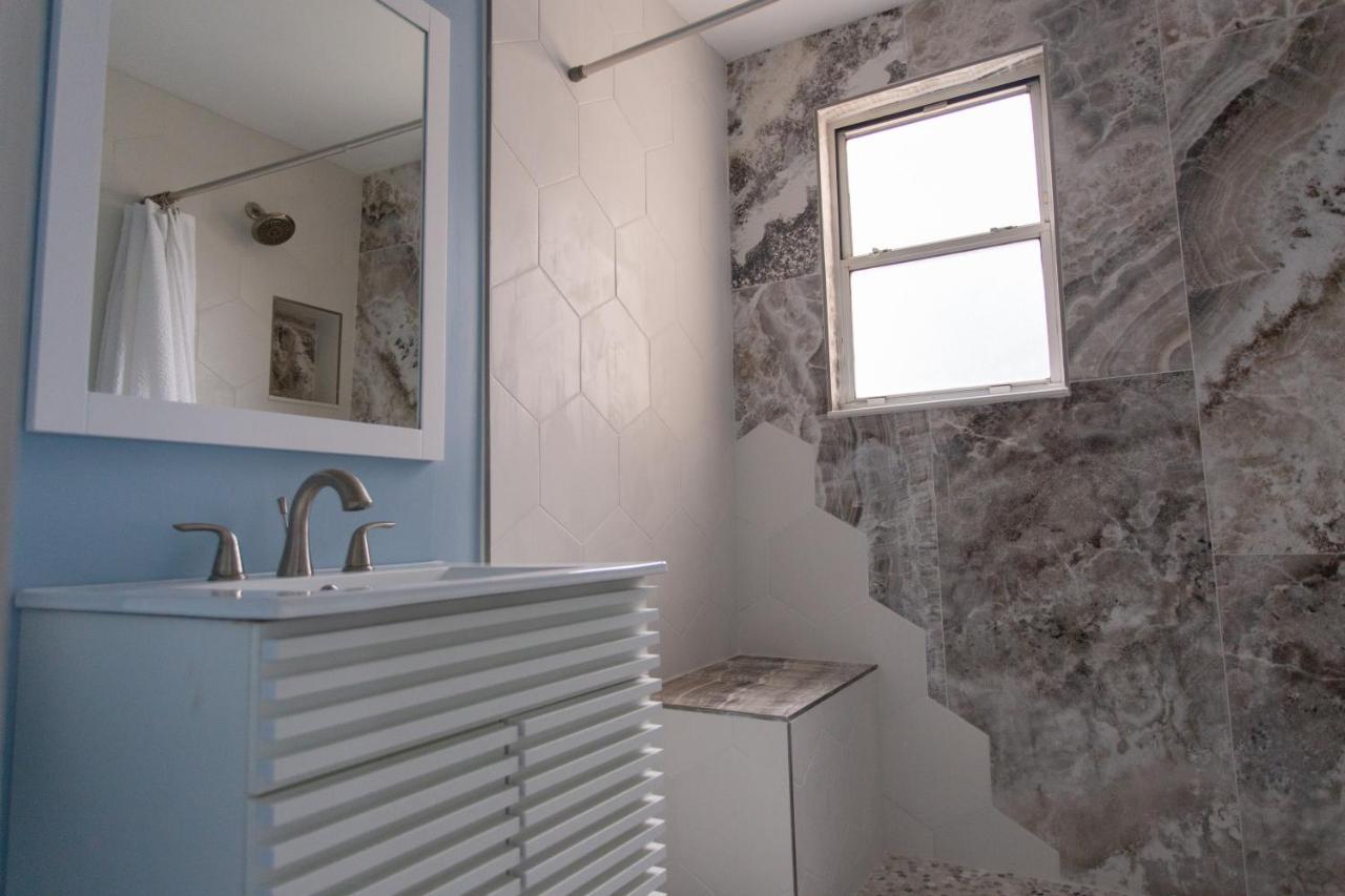 Central & Comfortable Home Walk To The Beach! Jacksonville Beach Buitenkant foto